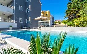 Summer Breeze Apartments